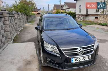 Позашляховик / Кросовер Volkswagen Tiguan 2010 в Рівному