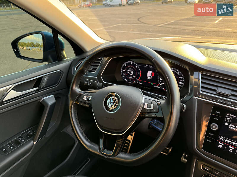 Внедорожник / Кроссовер Volkswagen Tiguan 2017 в Днепре