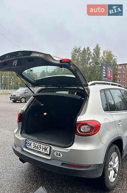 Позашляховик / Кросовер Volkswagen Tiguan 2011 в 