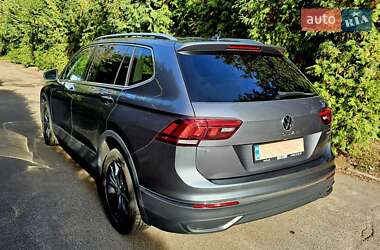 Внедорожник / Кроссовер Volkswagen Tiguan 2022 в 