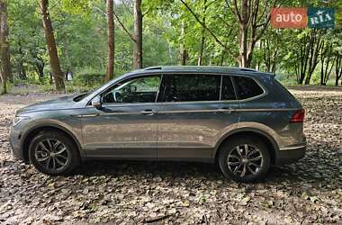 Внедорожник / Кроссовер Volkswagen Tiguan 2022 в 
