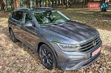 Внедорожник / Кроссовер Volkswagen Tiguan 2022 в 