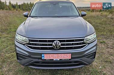Внедорожник / Кроссовер Volkswagen Tiguan 2022 в 