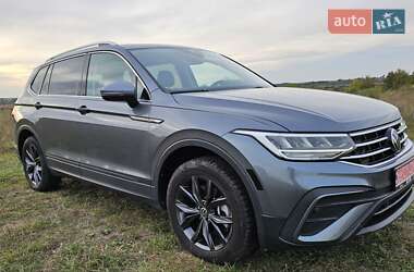 Внедорожник / Кроссовер Volkswagen Tiguan 2022 в 