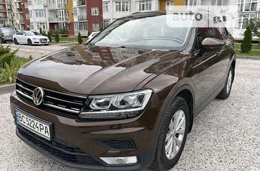 Позашляховик / Кросовер Volkswagen Tiguan 2016 в Львові