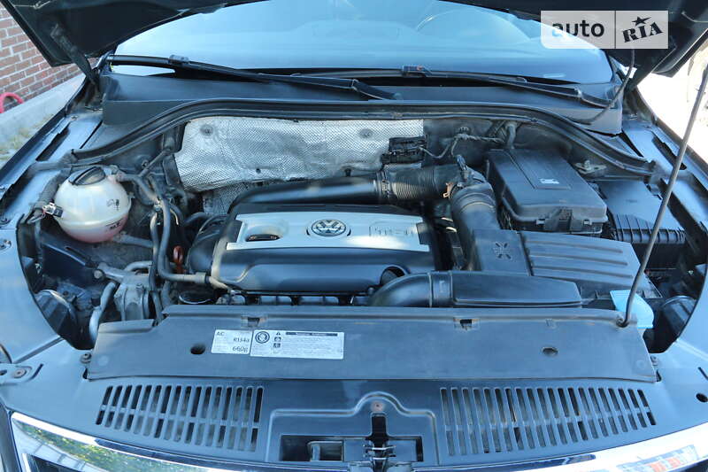 Внедорожник / Кроссовер Volkswagen Tiguan 2011 в Киеве