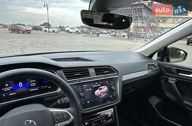 Внедорожник / Кроссовер Volkswagen Tiguan 2021 в 