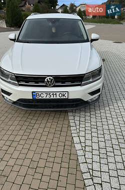 Внедорожник / Кроссовер Volkswagen Tiguan 2016 в 