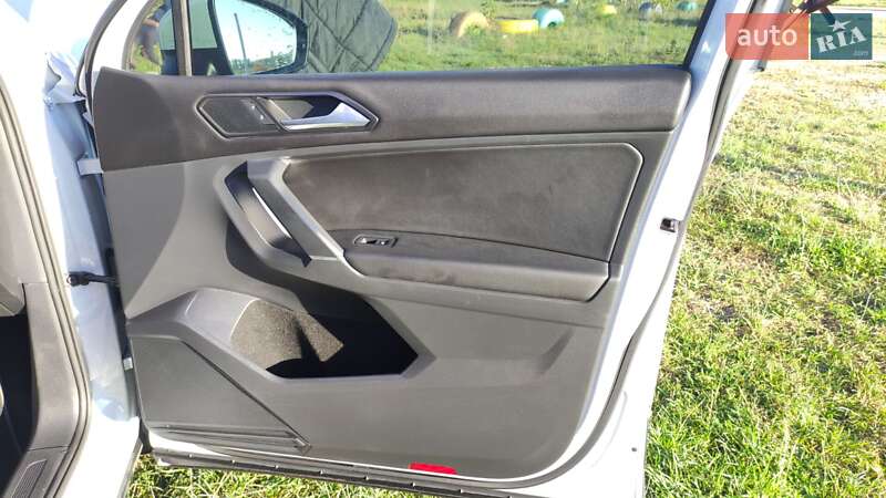 Внедорожник / Кроссовер Volkswagen Tiguan 2017 в Житомире