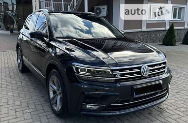 Позашляховик / Кросовер Volkswagen Tiguan 2017 в Чернівцях