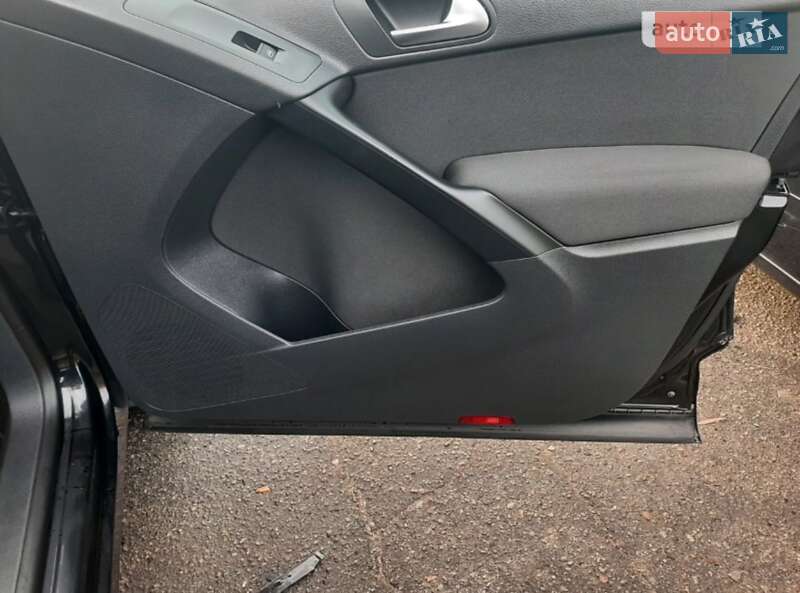 Внедорожник / Кроссовер Volkswagen Tiguan 2010 в Лохвице