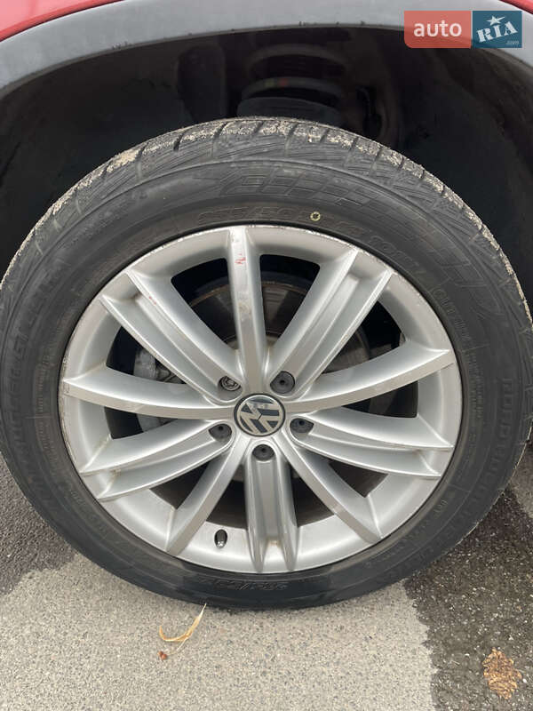 Внедорожник / Кроссовер Volkswagen Tiguan 2012 в Буче