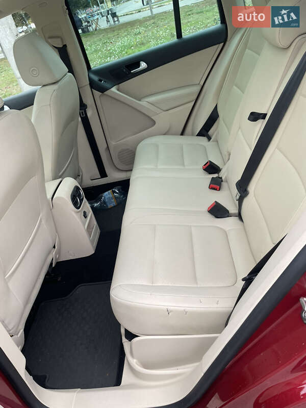 Внедорожник / Кроссовер Volkswagen Tiguan 2012 в Буче