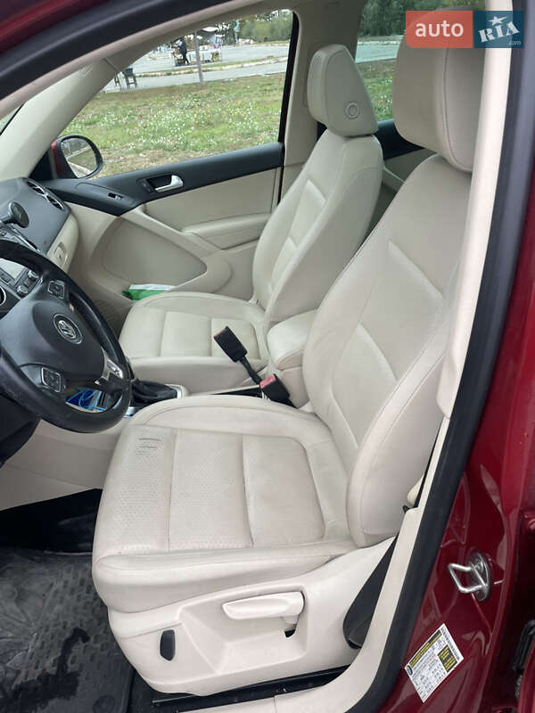 Внедорожник / Кроссовер Volkswagen Tiguan 2012 в Буче