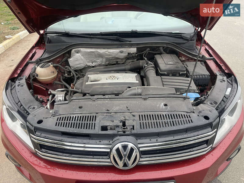 Внедорожник / Кроссовер Volkswagen Tiguan 2012 в Буче