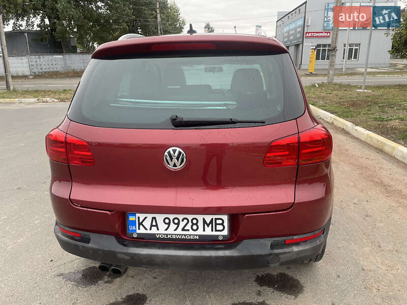 Внедорожник / Кроссовер Volkswagen Tiguan 2012 в Буче