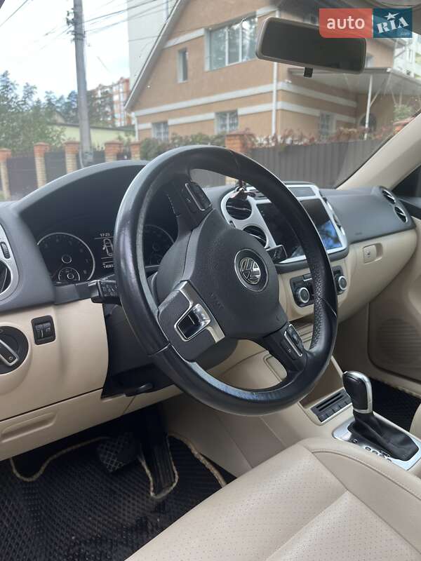 Внедорожник / Кроссовер Volkswagen Tiguan 2010 в Ирпене