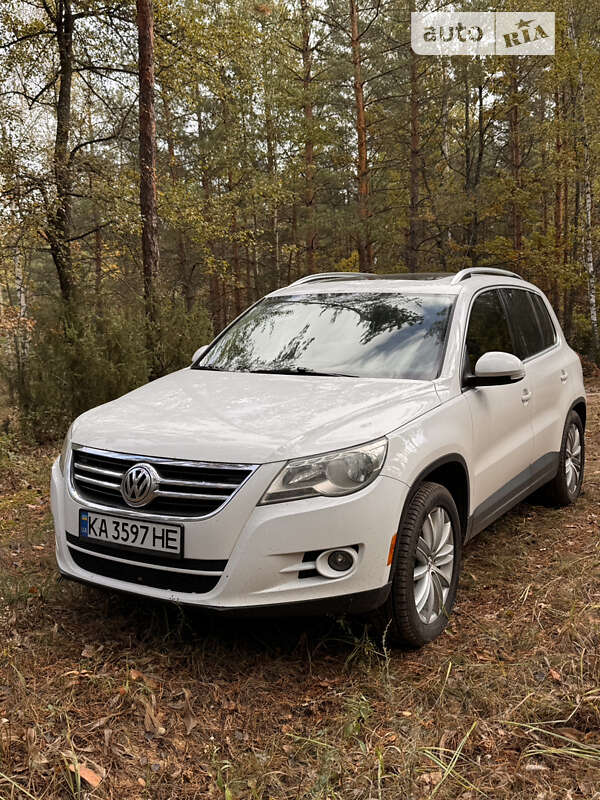 Позашляховик / Кросовер Volkswagen Tiguan 2011 в Києві