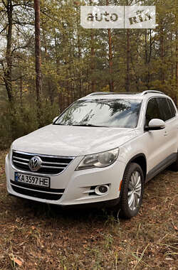 Позашляховик / Кросовер Volkswagen Tiguan 2011 в Києві