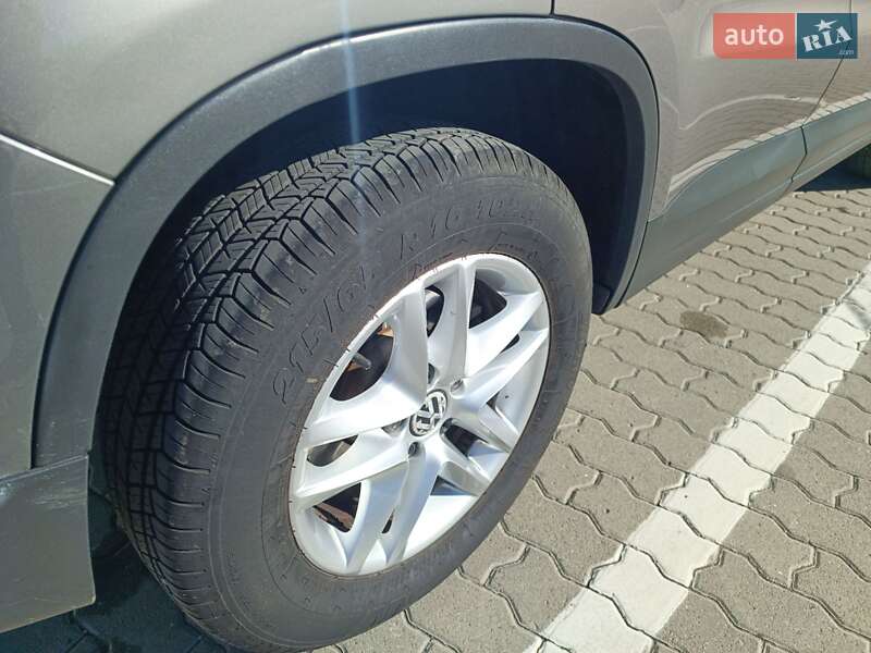Внедорожник / Кроссовер Volkswagen Tiguan 2010 в Ивано-Франковске