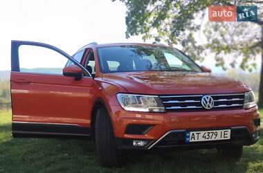Внедорожник / Кроссовер Volkswagen Tiguan 2017 в 