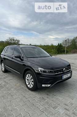 Внедорожник / Кроссовер Volkswagen Tiguan 2017 в Полтаве