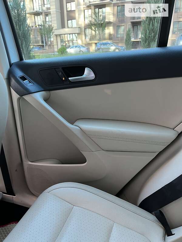 Внедорожник / Кроссовер Volkswagen Tiguan 2012 в Киеве