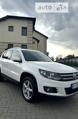 Позашляховик / Кросовер Volkswagen Tiguan 2011 в Золочеві