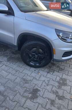 Внедорожник / Кроссовер Volkswagen Tiguan 2013 в 