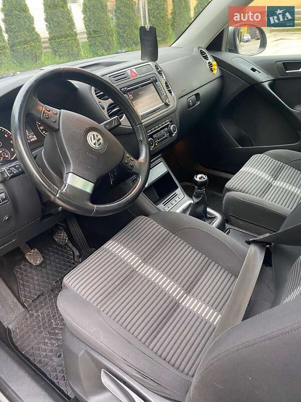 Внедорожник / Кроссовер Volkswagen Tiguan 2009 в Тячеве