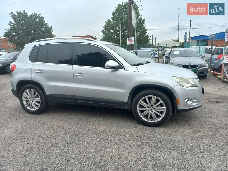Внедорожник / Кроссовер Volkswagen Tiguan 2011 в Полтаве