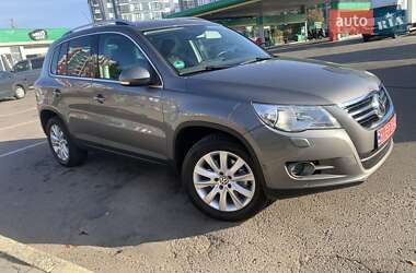 Внедорожник / Кроссовер Volkswagen Tiguan 2010 в Бродах