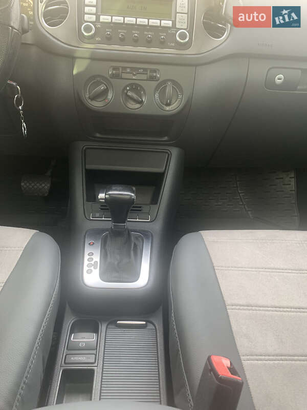 Внедорожник / Кроссовер Volkswagen Tiguan 2008 в Ровно
