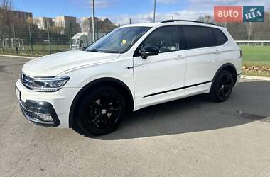 Внедорожник / Кроссовер Volkswagen Tiguan 2019 в Ивано-Франковске