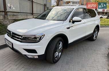 Позашляховик / Кросовер Volkswagen Tiguan 2017 в Львові