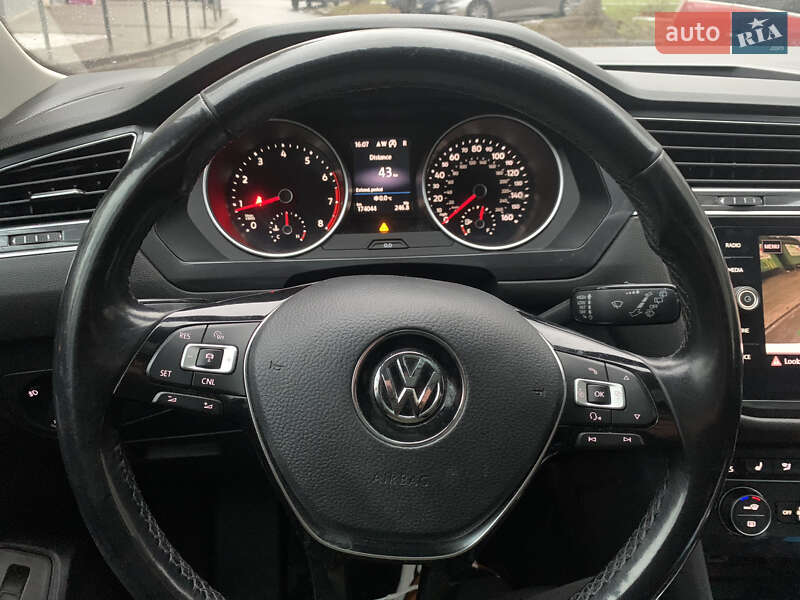Внедорожник / Кроссовер Volkswagen Tiguan 2017 в Львове
