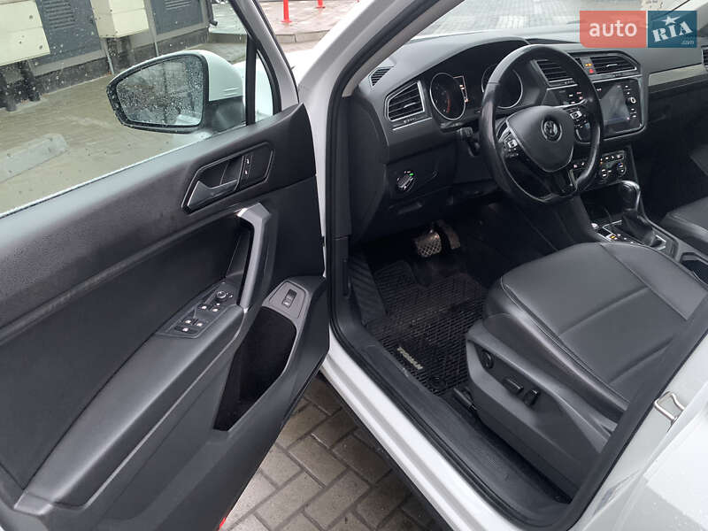 Внедорожник / Кроссовер Volkswagen Tiguan 2017 в Львове