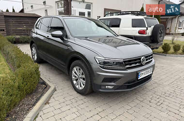 Внедорожник / Кроссовер Volkswagen Tiguan 2017 в Сумах