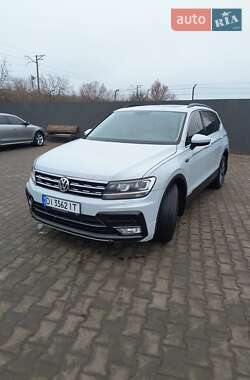 Внедорожник / Кроссовер Volkswagen Tiguan 2018 в Долинской