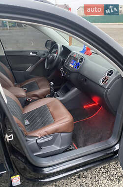 Внедорожник / Кроссовер Volkswagen Tiguan 2008 в 