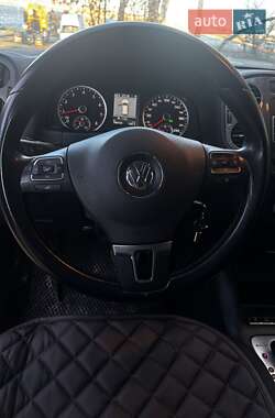 Позашляховик / Кросовер Volkswagen Tiguan 2012 в 