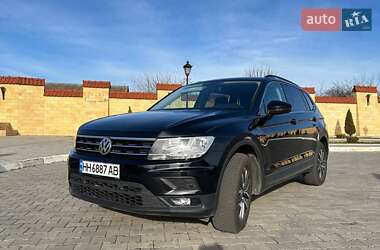 Внедорожник / Кроссовер Volkswagen Tiguan 2019 в Измаиле