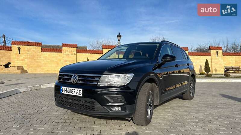 Внедорожник / Кроссовер Volkswagen Tiguan 2019 в Измаиле