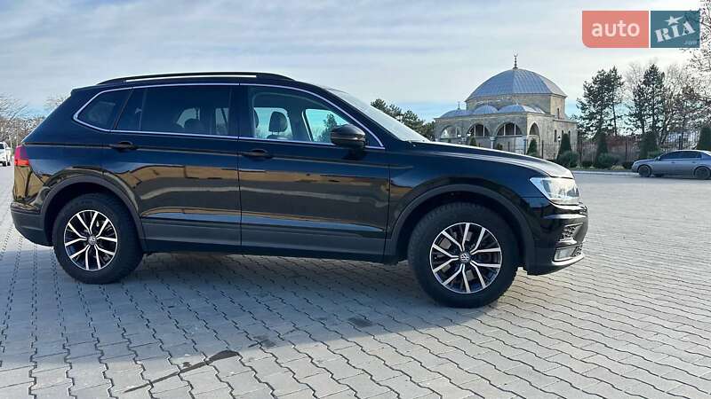 Внедорожник / Кроссовер Volkswagen Tiguan 2019 в Измаиле
