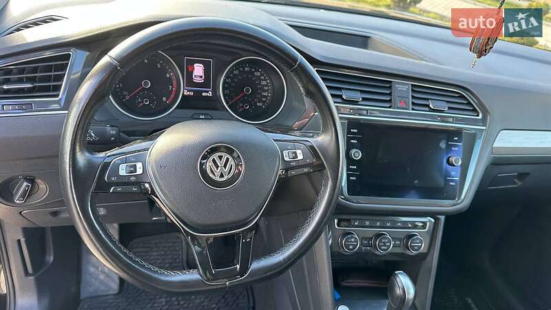 Внедорожник / Кроссовер Volkswagen Tiguan 2019 в Измаиле
