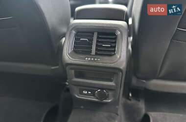 Позашляховик / Кросовер Volkswagen Tiguan 2020 в 