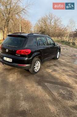 Внедорожник / Кроссовер Volkswagen Tiguan 2015 в 
