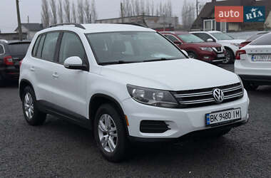 Внедорожник / Кроссовер Volkswagen Tiguan 2015 в Ровно