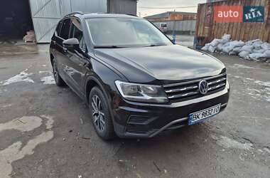 Позашляховик / Кросовер Volkswagen Tiguan 2021 в Рівному