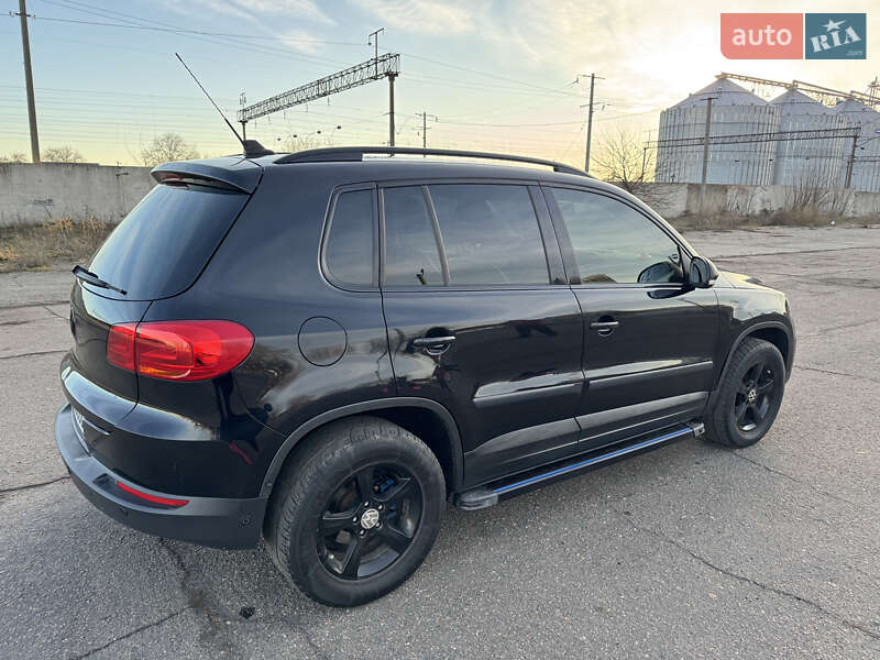 Внедорожник / Кроссовер Volkswagen Tiguan 2010 в Житомире